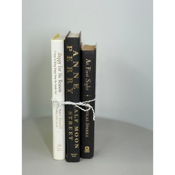 Vintage ombré effect light  blue Decorative Book collection - Picture 1 of 4